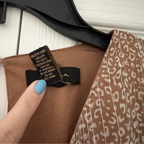 V-neck dress smocked back, tiered skirt, back tie, leopard print in junior large - Picture 5 of 11